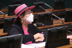 Comissão aprova texto que destina 10% do valor multas de trânsito para tratamento de câncer de mama