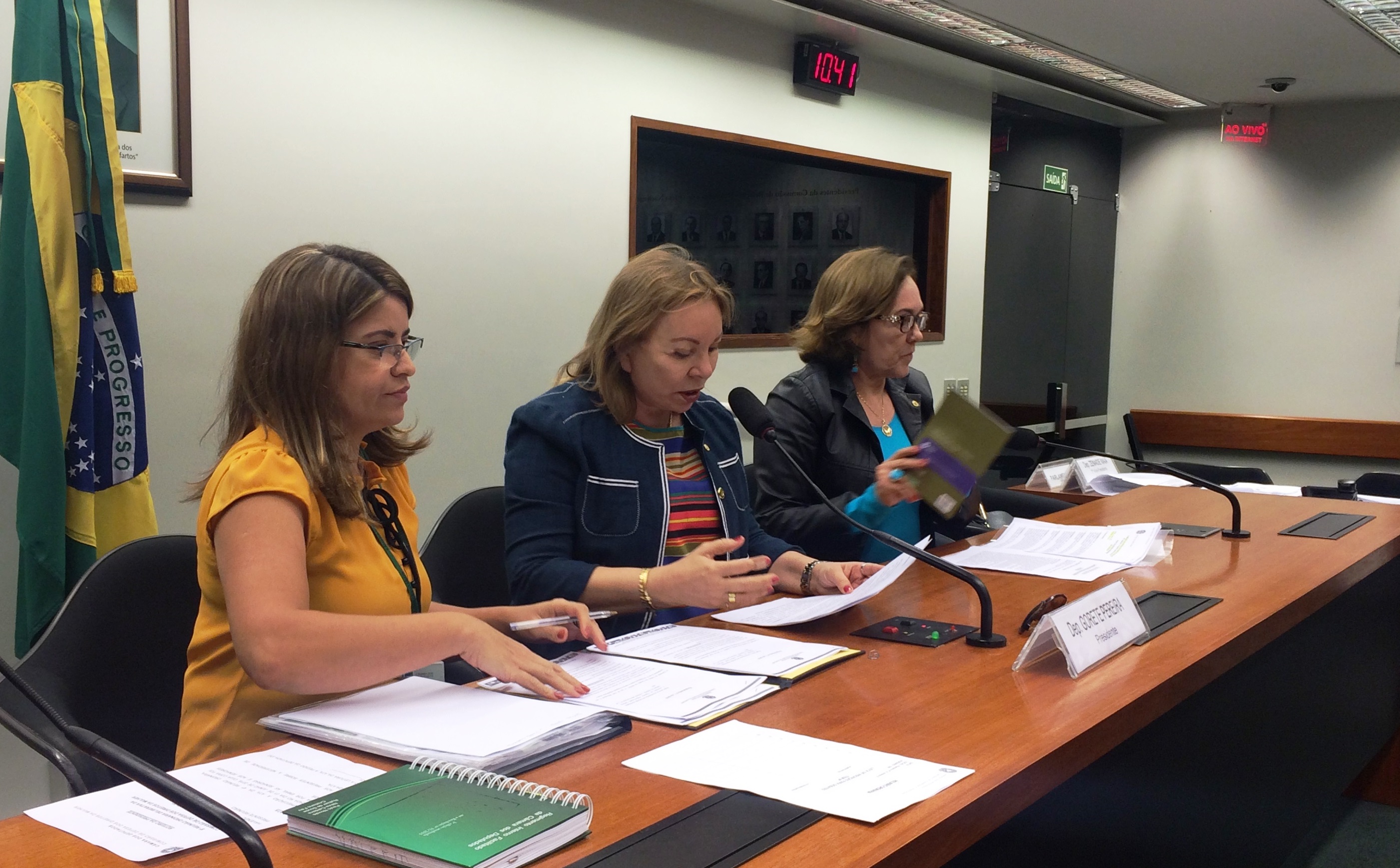 Comissão da Mulher aprova o regulamento do prêmio Carlota e convite para a Secretária Especial de Política para as Mulheres, Fátima Pelaes