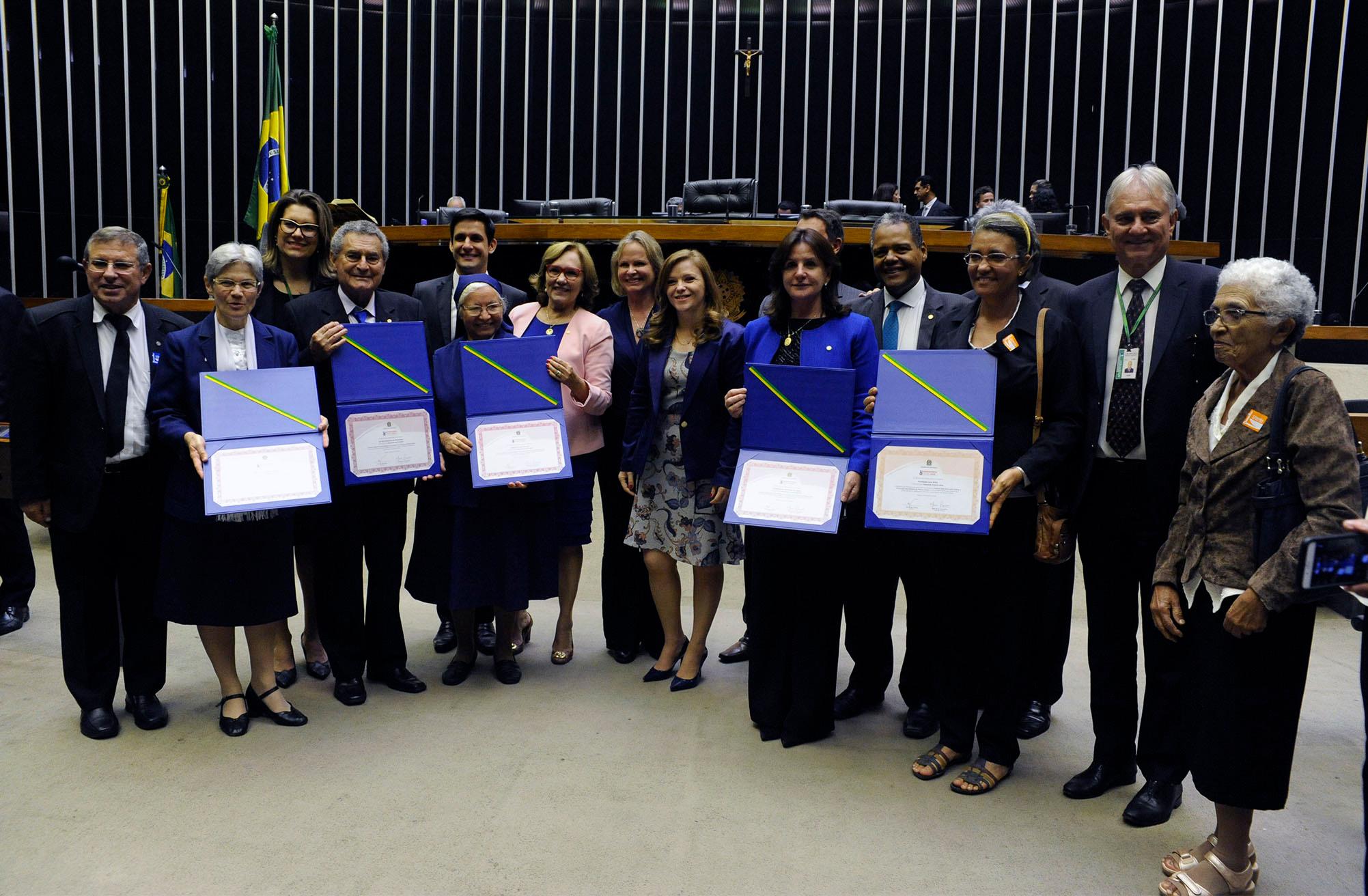 Câmara entrega prêmio Zilda Arns a instituições de destaque na defesa de pessoas idosas