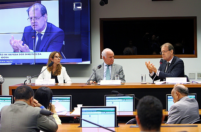 Debate sobre a relação entre os Planos de Saúde e a crescente população que envelhece no Brasil