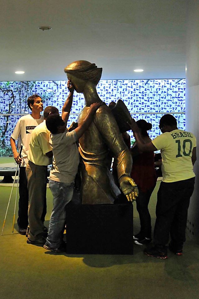 Câmara recebe visitação de alunos de escolas inclusivas pelo programa Brasília Tátil