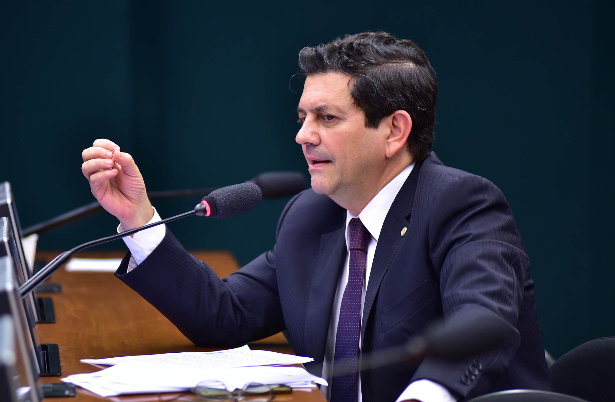 Comissão rejeita projeto que revoga condição de vulnerável de criança, mulher e idoso com deficiência