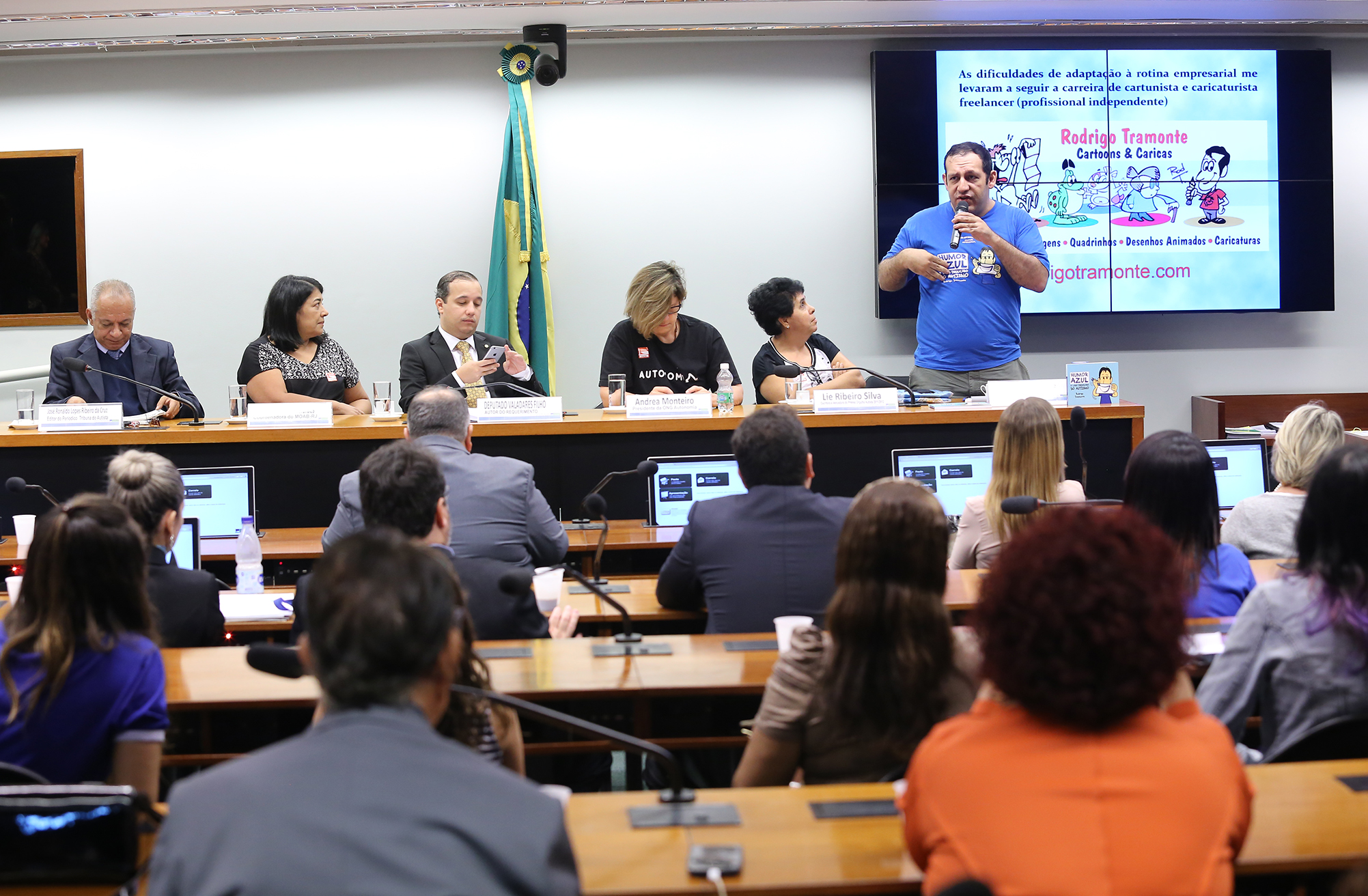 Debatedores defendem educação para inserção de autistas no mercado de trabalho