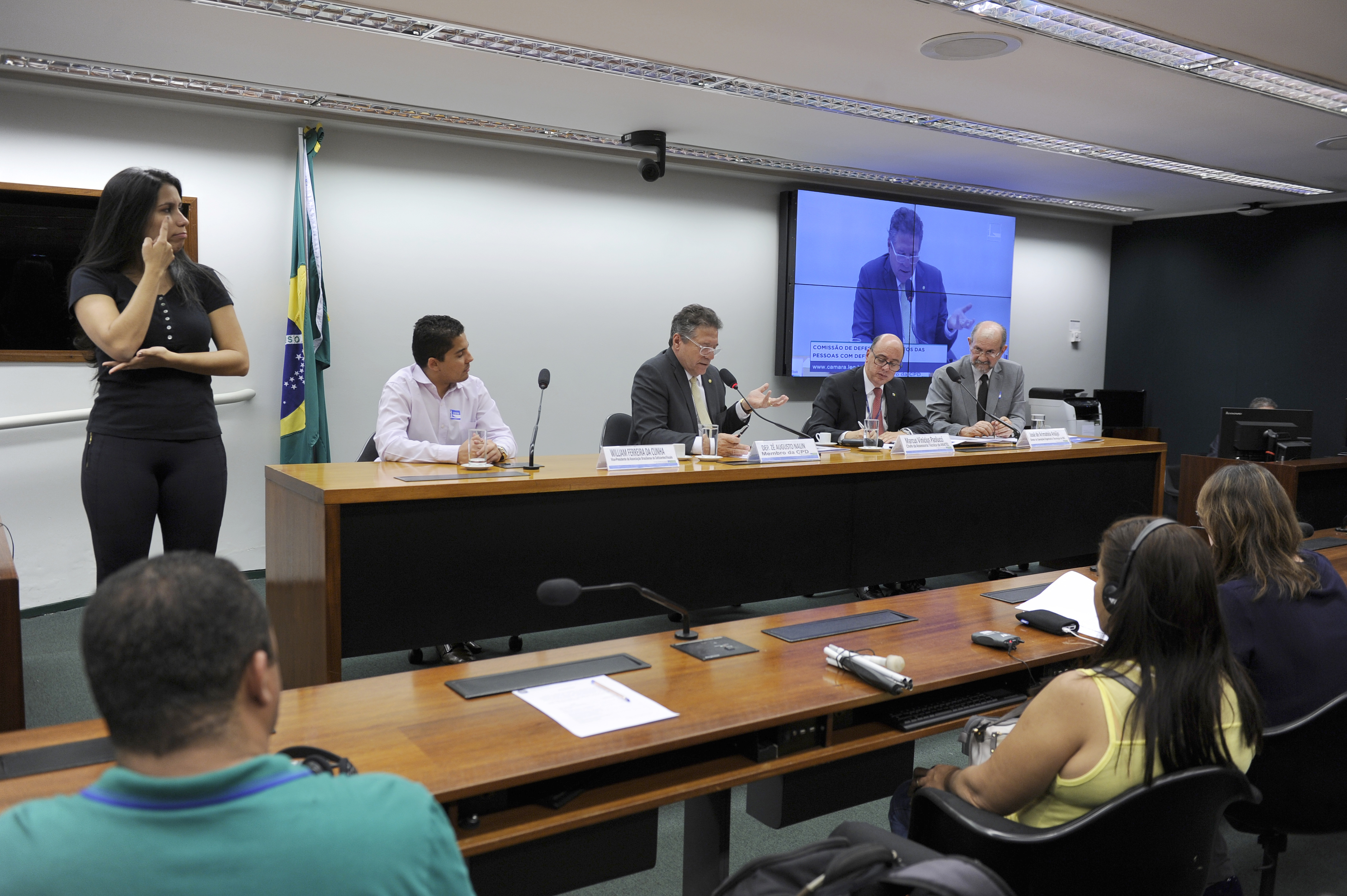 Debatedores relatam dificuldades para garantir acessibilidade nos meios de comunicação