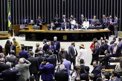 Plenário aprova projeto que cria carteira de identificação da pessoa autista