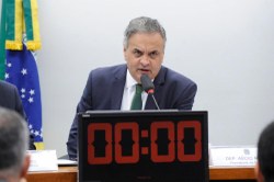 Aécio Neves agradece empenho europeu em benefício dos estudantes brasileiros