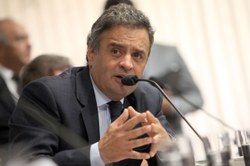 Aécio Neves defende que Brasil se posicione a favor de investigação de crimes de guerra