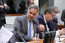 Aécio Neves destaca aprovação de convite para o Brasil integrar OCDE