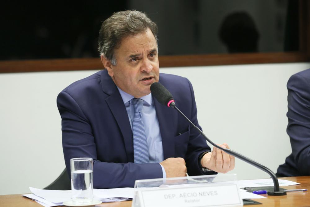  Aécio Neves espera que o Exército argentino confirme a compra do Guarani