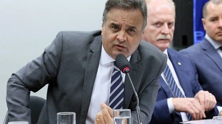 Aécio Neves pede que o Brasil envie mais ajuda humanitária à Ucrânia 