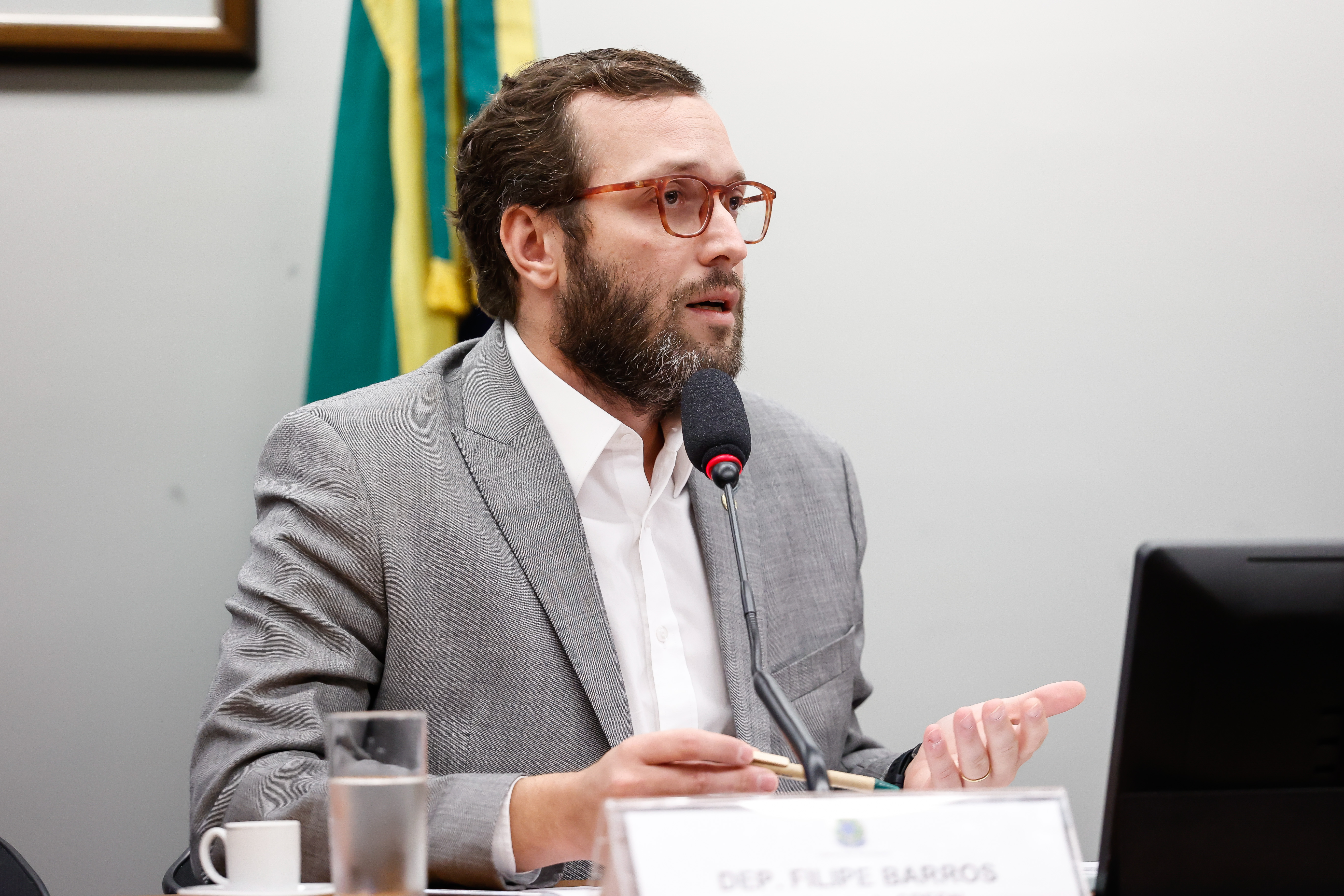 Aprovada Moção de Repúdio pela inelegibilidade da candidata à presidência da França, Marine Le Pen