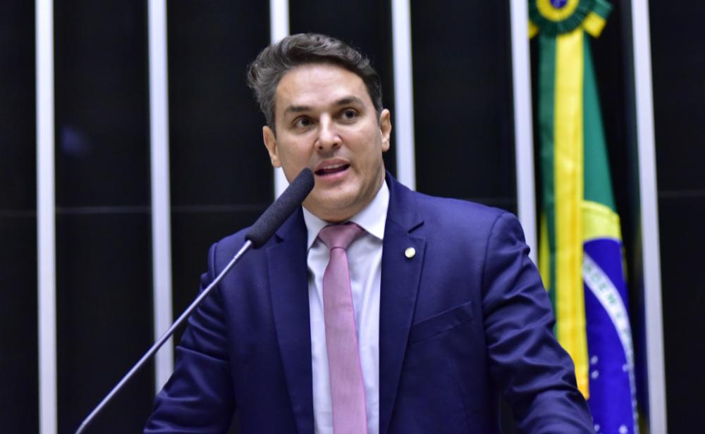 Aprovada Moção de Solidariedade ao deputado licenciado Eduardo Bolsonaro 