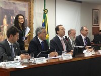 Brasil e Portugal terão reconhecimento de diplomas de medicina