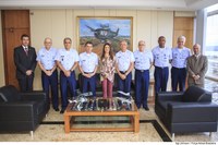 Bruna Furlan discute prioridades da Aeronáutica com o Alto Comando da Força Aérea