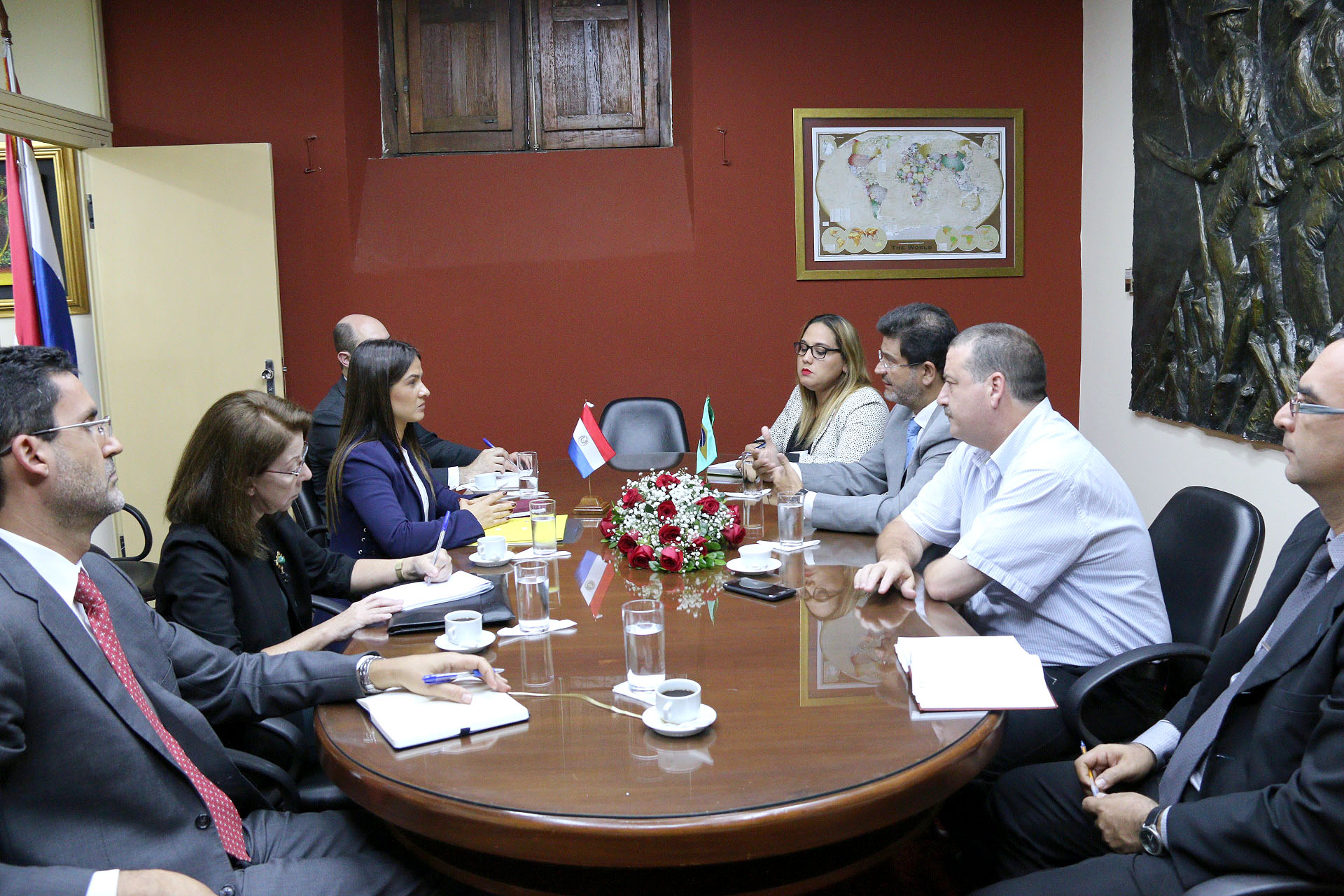 Bruna Furlan discute temas da agenda regional com parlamentares paraguaios