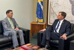 China quer fortalecer relações com o Brasil e avalia a melhor forma de ajudar o Rio Grande do Sul