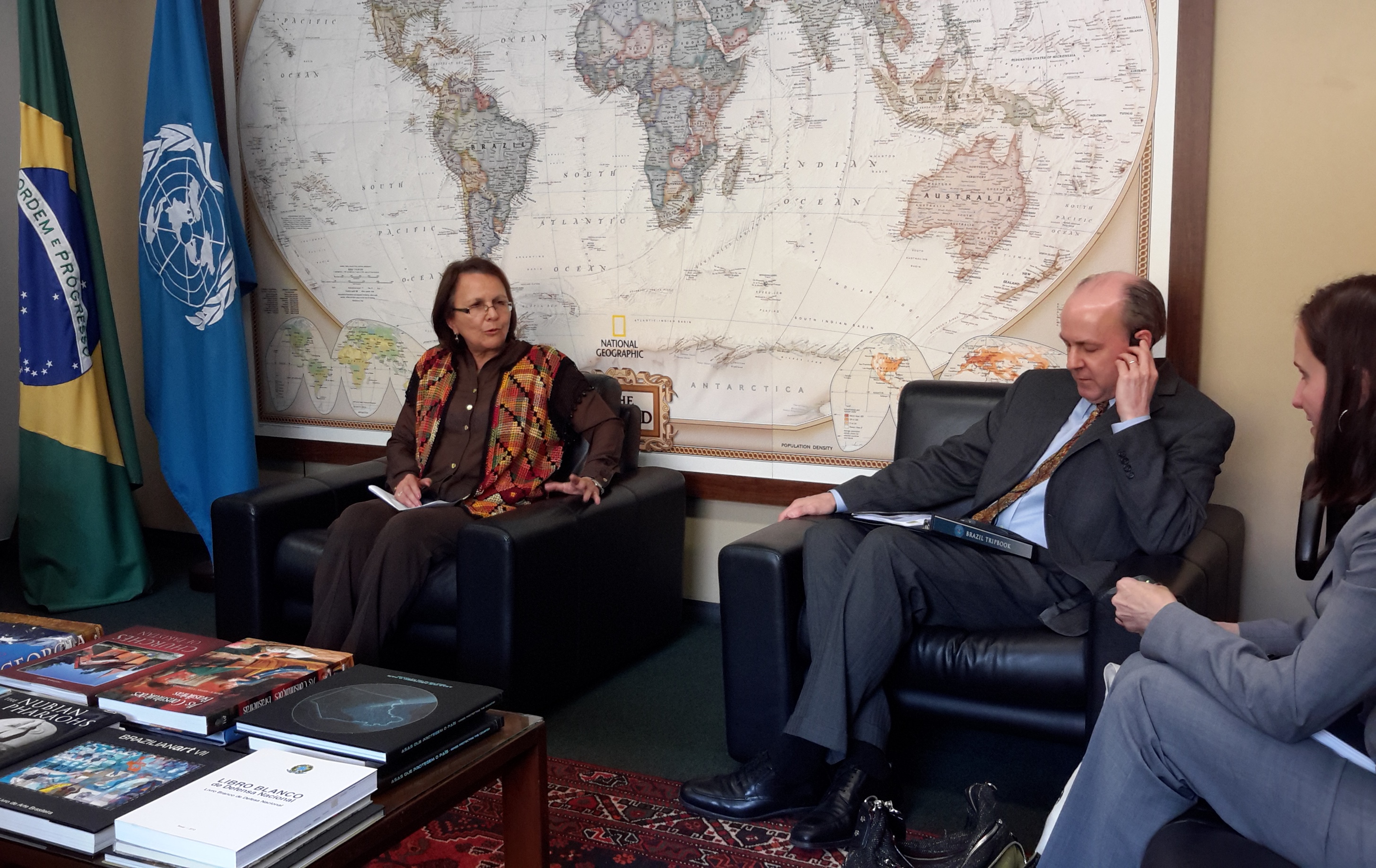 Comissão discute segurança e inteligência com americanos