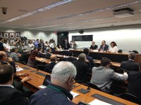 Contratação de médicos estrangeiros é discutida na Câmara