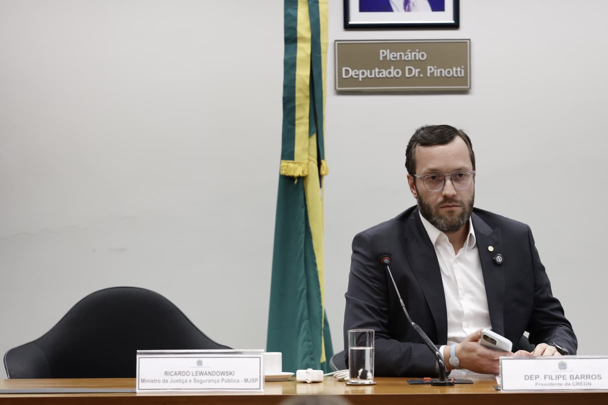 Convocado, Lewandowski não comparece e CREDN quer Comissão Geral 