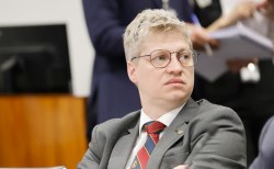 CREDN aprova projeto sobre isenção de vistos para quatro países