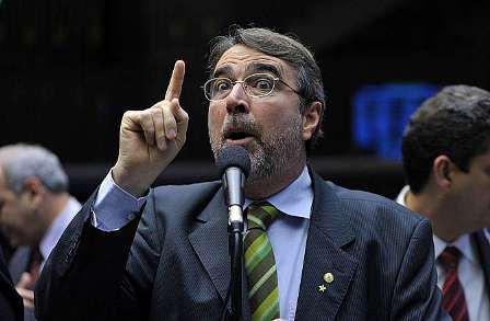 CREDN vai pedir libertação de ativista brasileira presa na Rússia