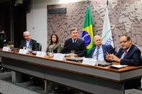 Debatedores destacam os benefícios da abertura econômica brasileira 