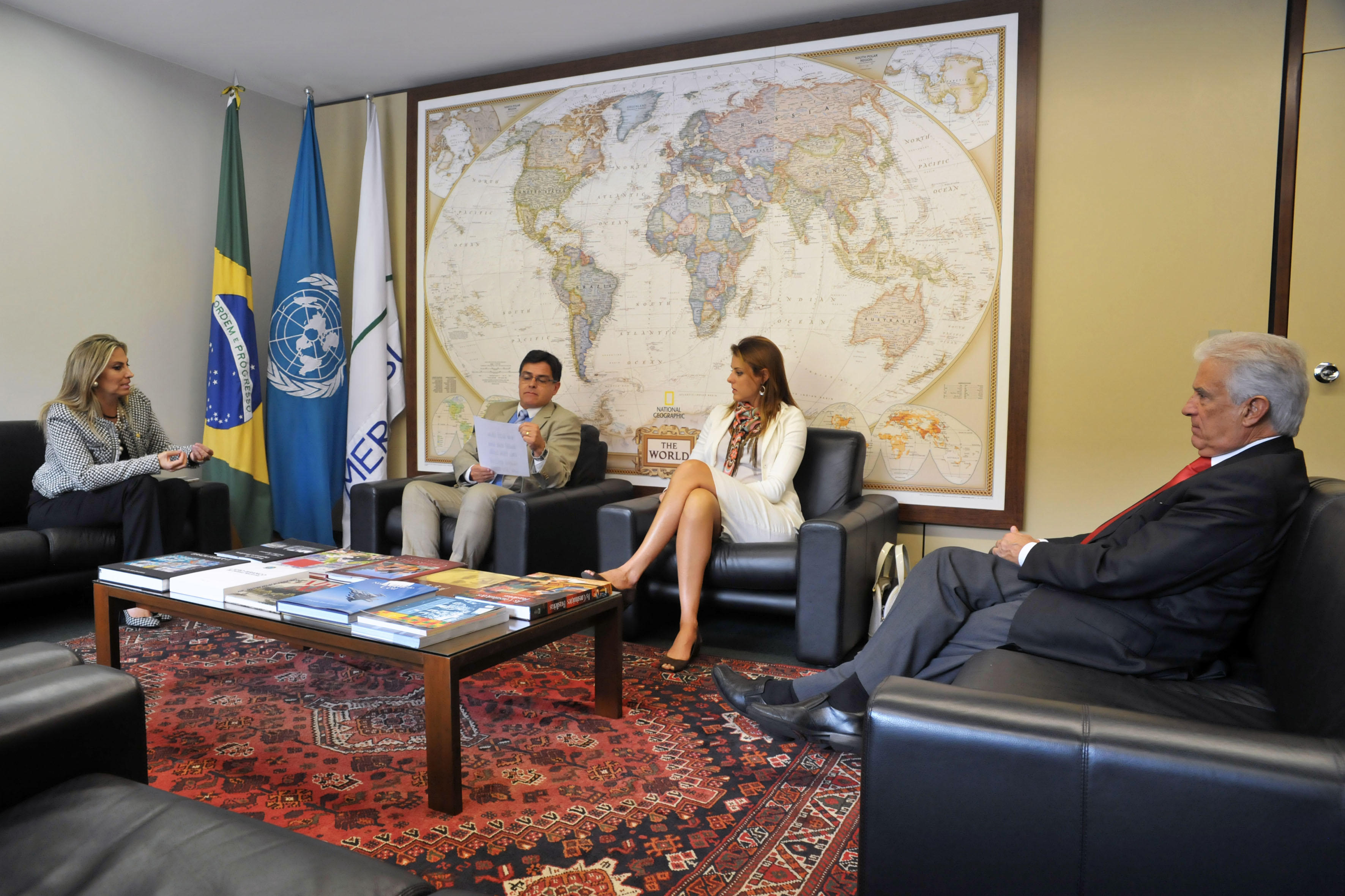 Deputada brasileira do Parlamento italiano busca cooperação com a CREDN