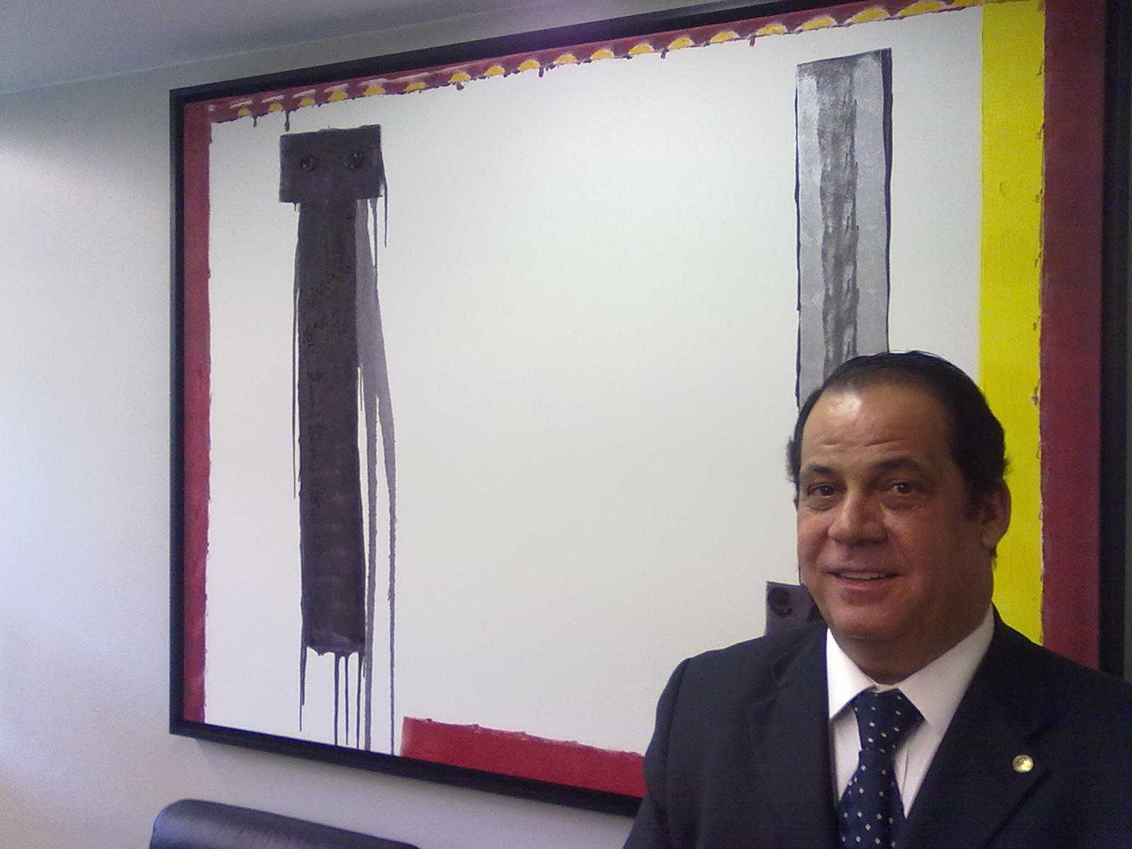 Deputado Leréia decora gabinete com obra do goiano Siron Franco