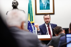 Diretriz para o uso do superávit financeiro de fundos públicos poderá afetar a Defesa