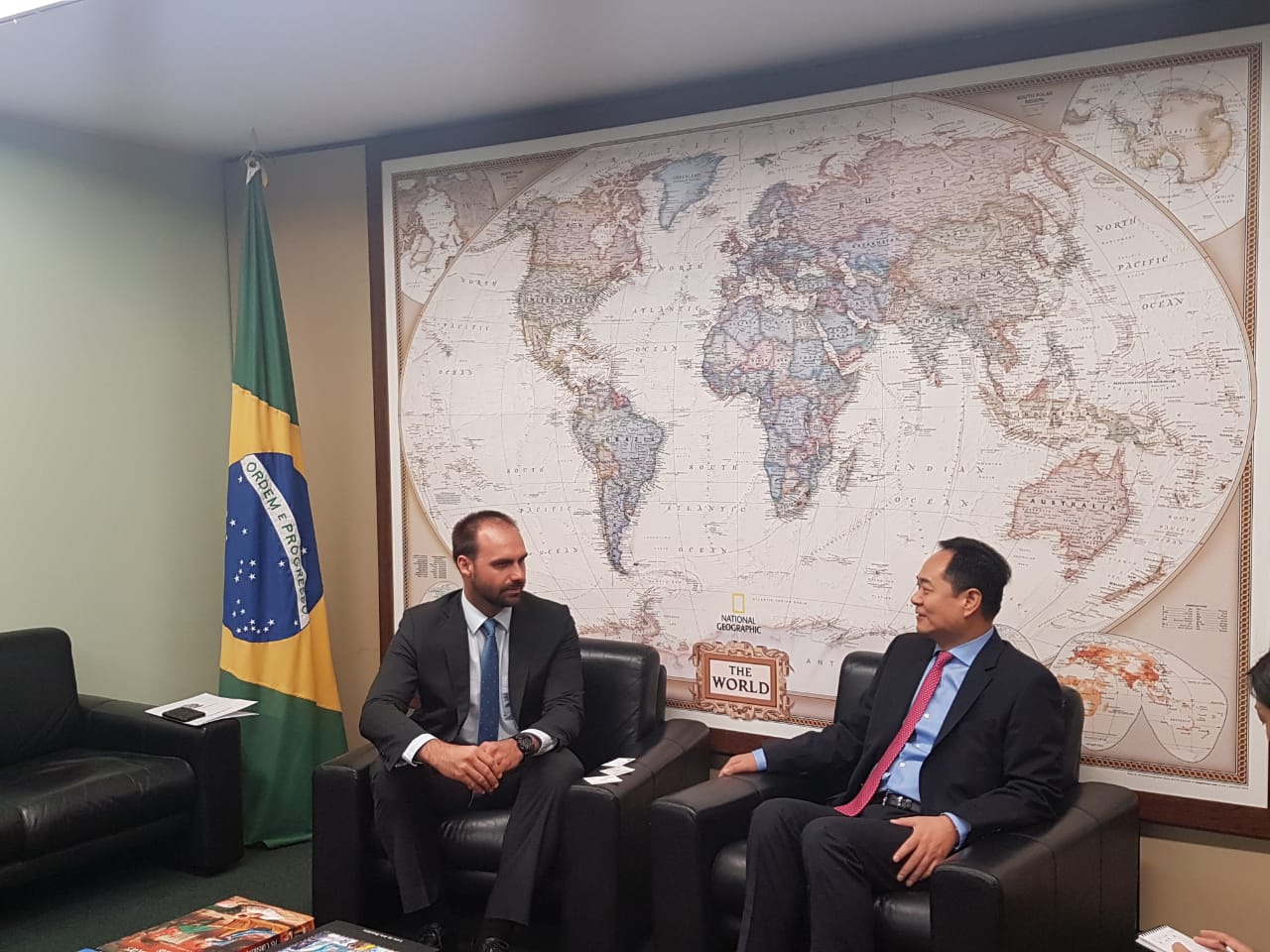 Eduardo Bolsonaro defende aprofundamento das relações com a China 