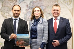 Eduardo Bolsonaro discute parcerias com a República Tcheca