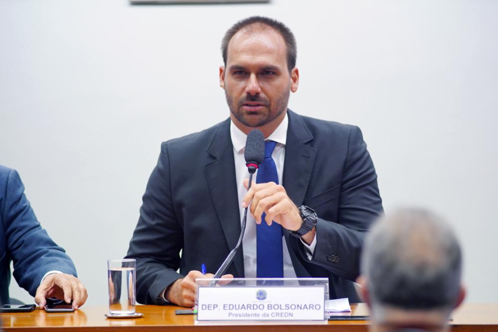 Eduardo Bolsonaro enaltece a Política Externa Brasileira ao deixar presidência da CREDN 