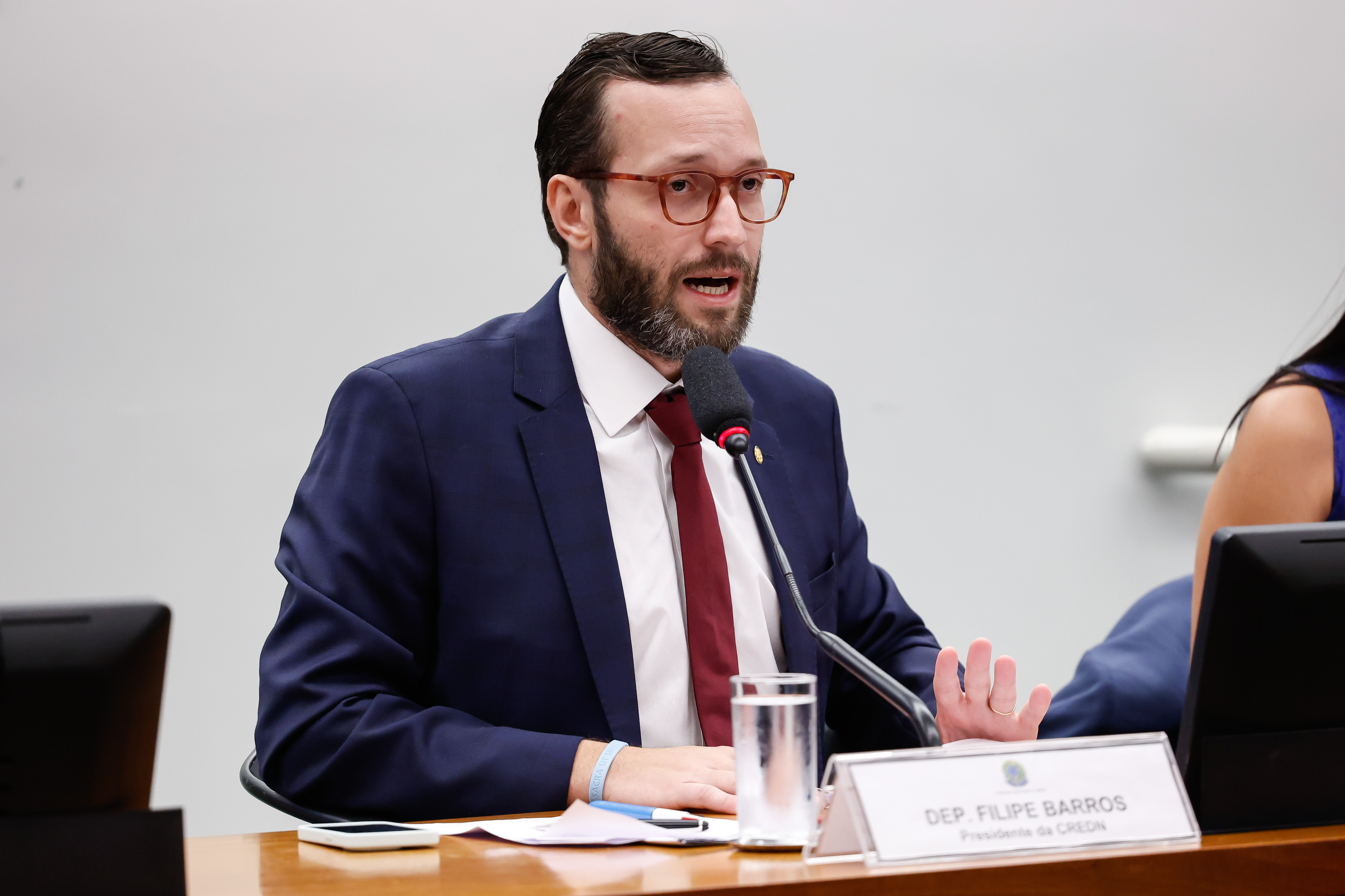 Filipe Barros critica execução da Política Externa e vê perseguição contra a Direita  