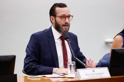 Filipe Barros critica execução da Política Externa e vê perseguição contra a Direita  