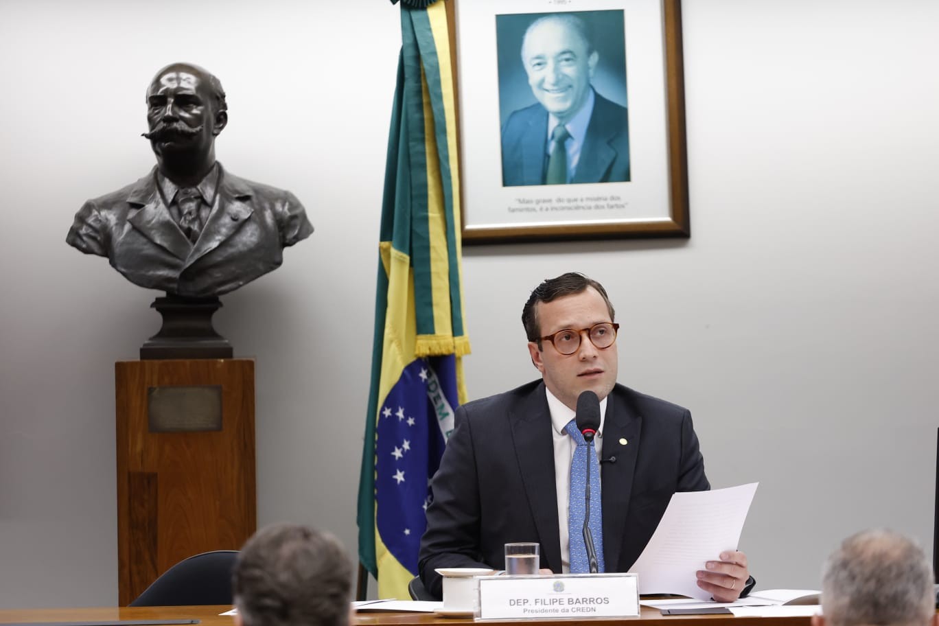 Filipe Barros encerra mandato à frente da CREDN com críticas à Política Externa