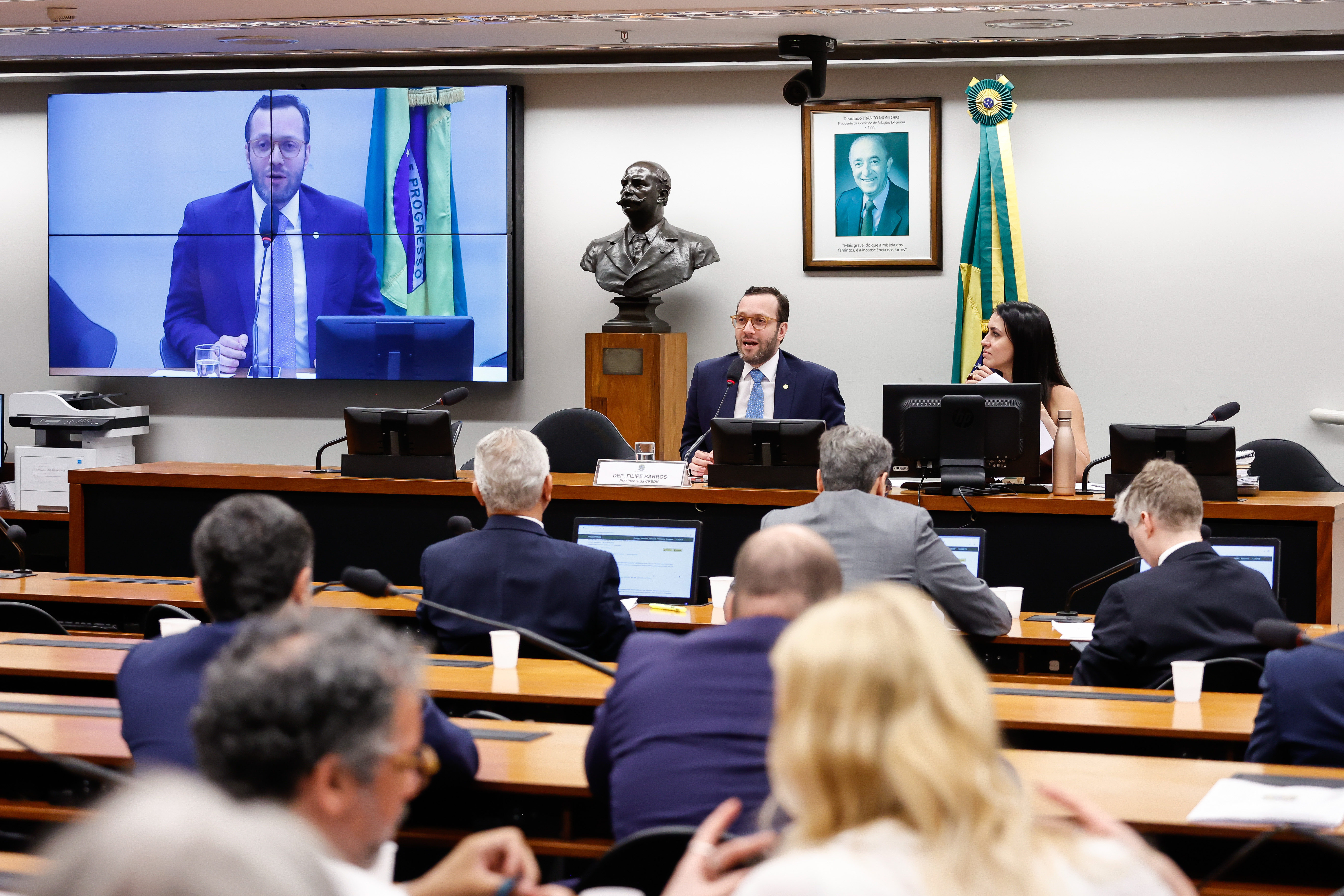 Filipe Barros se solidariza com as vítimas do Hamas e celebra Plano de Paz