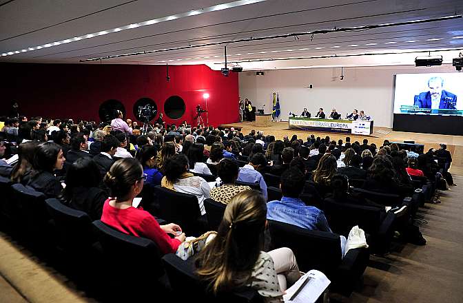 Impasses de acordo comercial com Europa dominam debates em fórum internacional