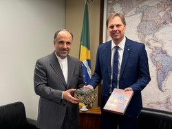 Irã quer retomar relações parlamentares com o Brasil