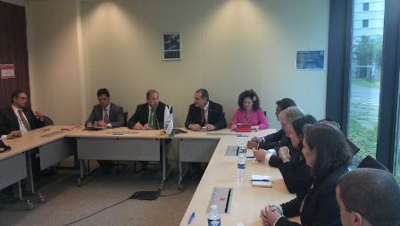 Membros da CREDN se reúnem com presidente da DCNS em Paris