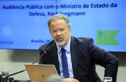 Ministro da Defesa será convidado para esclarecer declarações de general sobre crise política 