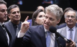 Ministro será convocado para explicar encontro de Lula com Cristina Kirchner