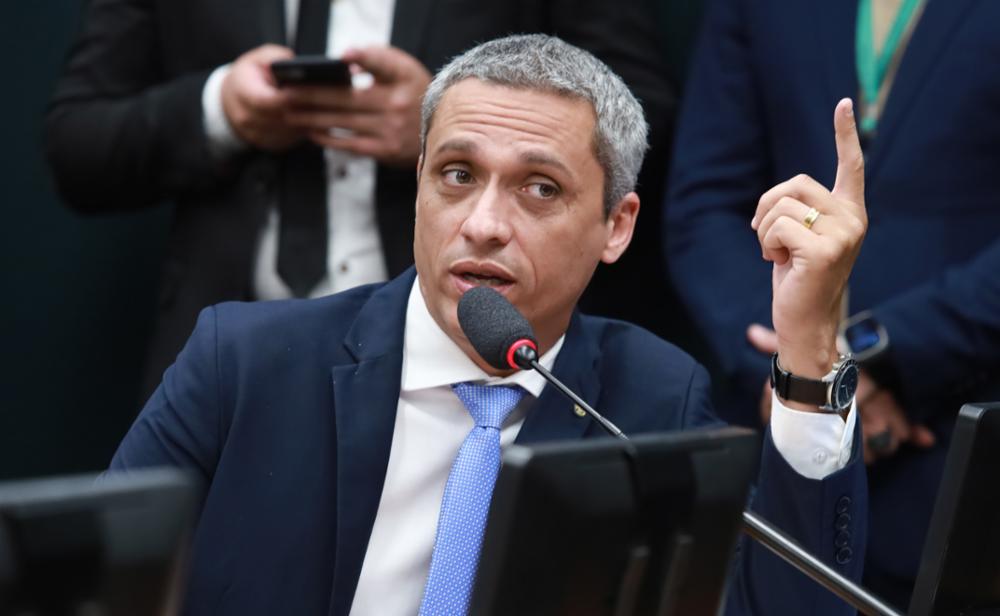 Ministros terão de explicar envolvimento do Brasil na exportação de petróleo venezuelano