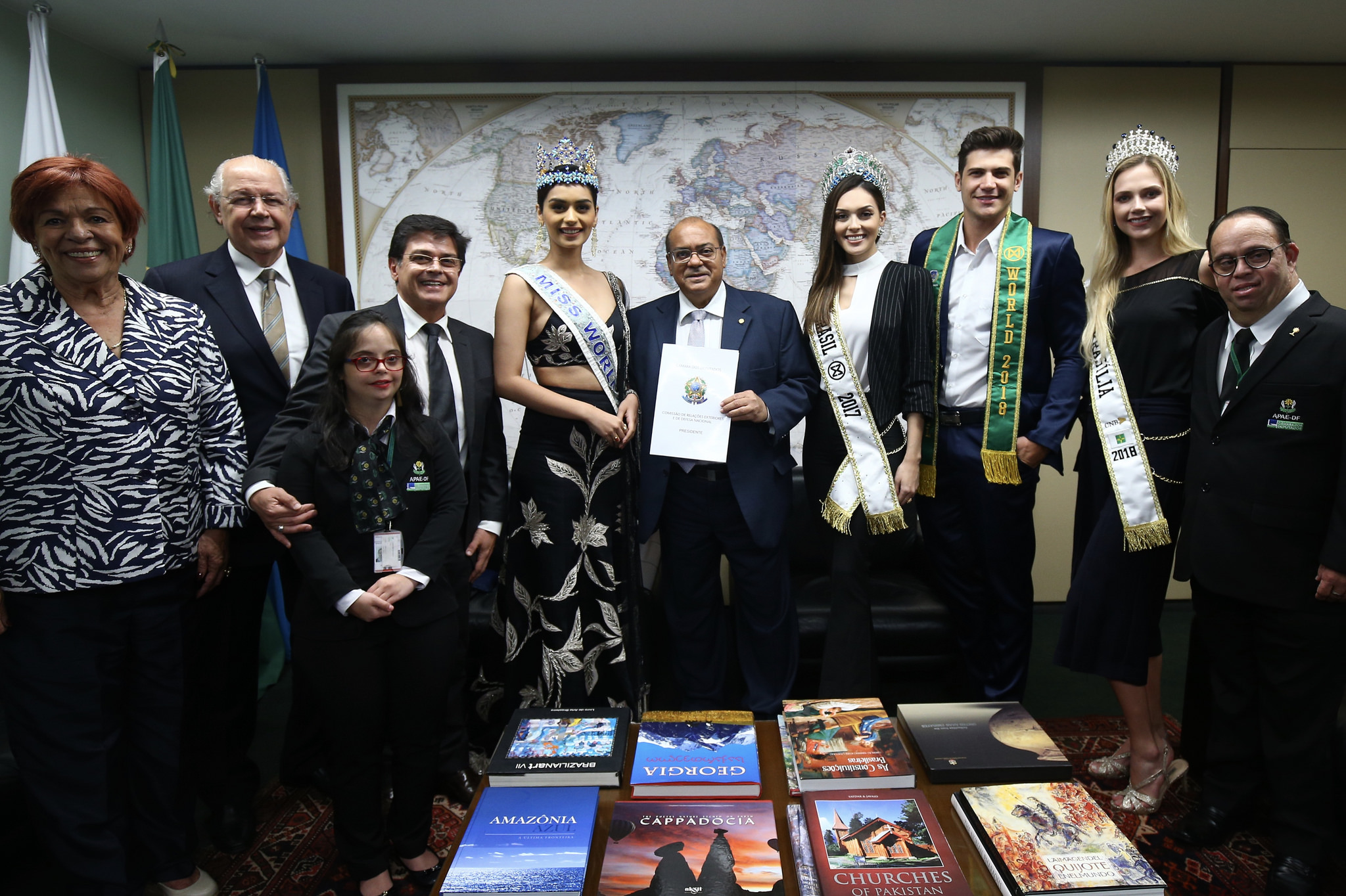 Miss Mundo destaca projetos de inclusão em reunião na CREDN  