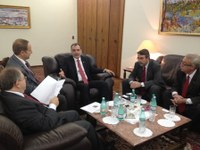 Parlamentares entregam moção sobre brasileira à embaixada russa