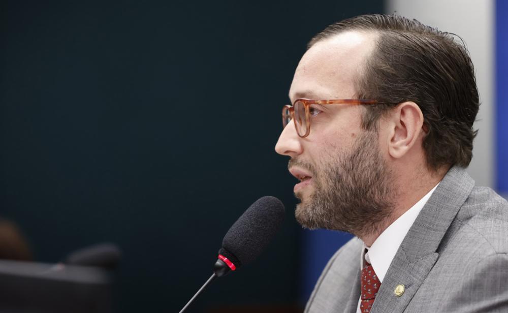 Presidente da CREDN lamenta morte de brasileira na Indonésia