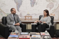 Presidente da CREDN reúne-se com a embaixadora María Teresa Belandria