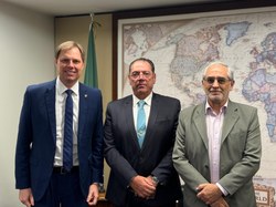 Redecker recebe executivos da Huawei e agradece apoio da empresa ao RS