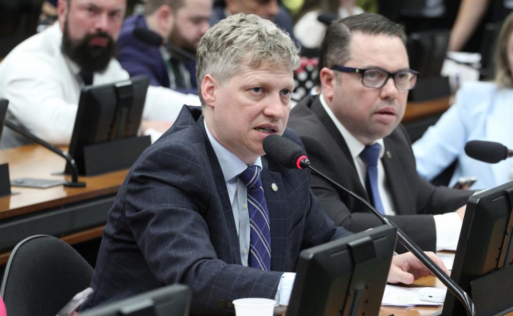 Suposta viagem de Felipe Martins aos EUA será debatida na CREDN