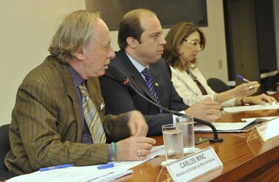 Comissão de Segurança ouve Minc sobre participação na Marcha da Maconha