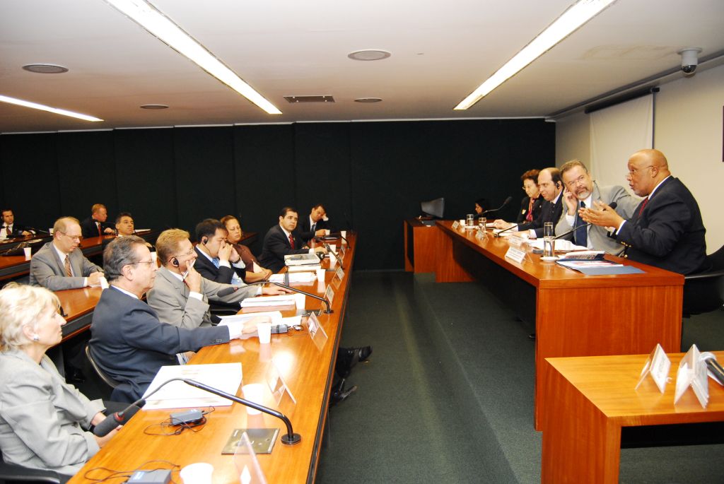 Deputados dos EUA querem cooperação com Comissão de Segurança